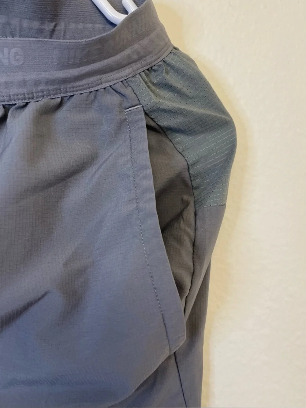 Nike Women’s Dri Fit Stride Running Grey Shorts Size M‎